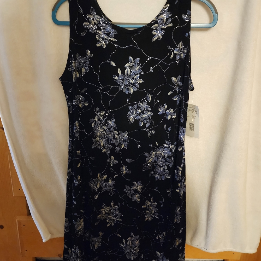 Dress - Picture 3 of 3